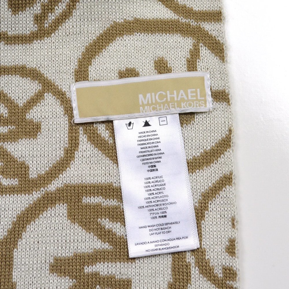 Michael Kors Signature Circle Reversible Scarf - Picture 3 of 8